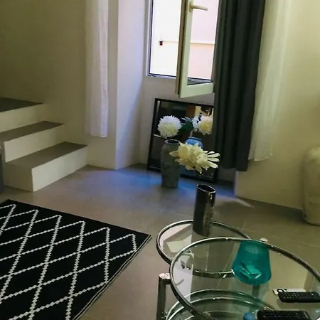 Апартаменты Charmant Studio Au Coeur De St Tropez Quartier Historique La Ponche *